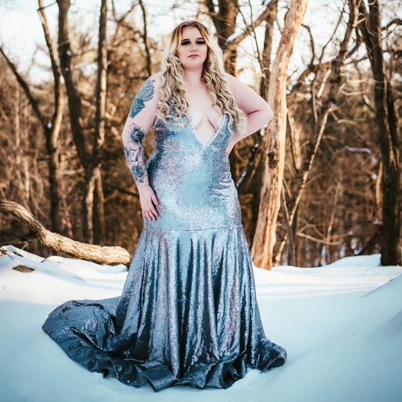 Dresses & Skirts - ✨Sparkly fit and flare formal gown✨